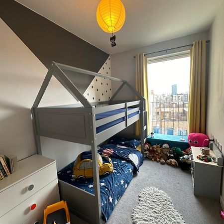 Luxury 3 Bedroom Flat In Stratford, 런던 외부 사진